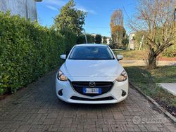 Bianco Usata 2017 Mazda 2 Tre volumi | 7400 € (Buon prezzo)