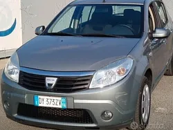 Grigio Usata 2009 Dacia Sandero Lauréate Due volumi | 3390 € (Buon prezzo)