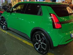 Verde Nuova 2024 Renault R5 Komfort Due volumi | 26.292 € (Super prezzo)