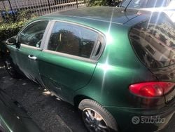 Verde Usata 2003 Alfa Romeo 147 Distinctive Due volumi | 3000 € (Buon prezzo)