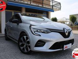 Grigio Usata 2023 Renault Clio V Evolution Tre volumi | 13.790 € (Buon prezzo)