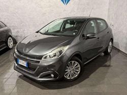 Grigio Usata 2015 Peugeot 208 Due volumi | 7900 € (Buon prezzo)