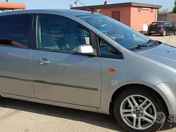 Usata 2004 Ford C-MAX Monovolume | 2100 €