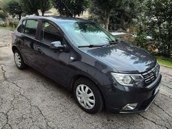 Nero Usata 2017 Dacia Sandero Lauréate Tre volumi | 6000 € (Buon prezzo)