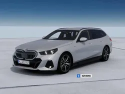 Brooklyn grey / metallizzato Nuova 2025 BMW 520 M Sport Station wagon | 72.114 € (Buon prezzo)