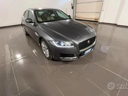 Grigio Usata 2016 Jaguar XF Prestige Tre volumi | 11.990 € (Super prezzo)
