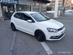 Bianco alpino Usata 2017 VW Polo Comfortline Tre volumi | 9950 € (Buon prezzo)