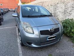 Grigio Usata 2007 Toyota Yaris Tre volumi | 2999 € (Buon prezzo)