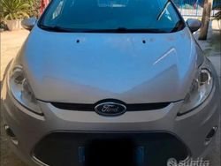 Grigio Usata 2012 Ford Fiesta Titanium Tre volumi | 5000 € (Buon prezzo)