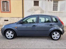 Usata 2004 Ford Fiesta Due volumi | 1900 € (Buon prezzo)
