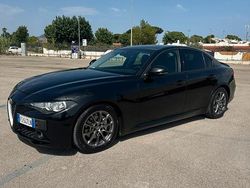 Nero Usata 2017 Alfa Romeo Giulia Tre volumi | 15.000 €