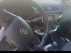 Bianco Usata 2015 Kia Rio Tre volumi | 6500 € (Cara)