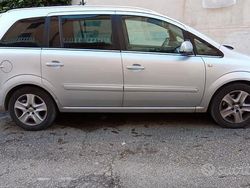 Grigio Usata 2014 Opel Zafira Station wagon | 4000 €