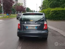 Usata 2006 Honda FR-V Monovolume | 1400 € (Buon prezzo)