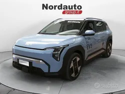 Frozen blue Usata 2024 Kia EV3 4 SUV | 36.900 € (Buon prezzo)