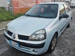Usata 2003 Renault Clio II Tre volumi | 1500 € (Cara)