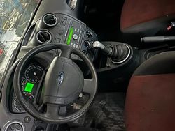 Rosso Usata 2005 Ford Fiesta Tre volumi | 2000 €