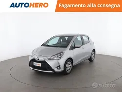Grigio Usata 2019 Toyota Yaris Active Tre volumi | 12.399 € (Cara)