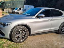 Argento Usata 2018 Alfa Romeo Stelvio Executive SUV | 25.000 € (Cara)