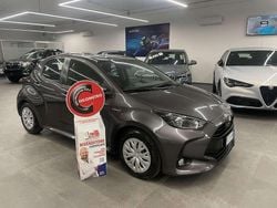 Grigio scuro Usata 2021 Toyota Yaris Hybrid Business Edition Tre volumi | 15.500 € (Buon prezzo)