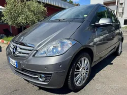 Grigio Usata 2011 Mercedes A180 Elegance Tre volumi | 2700 € (Super prezzo)