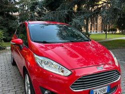 Rosso Usata 2014 Ford Fiesta Titanium Due volumi | 6000 € (Buon prezzo)