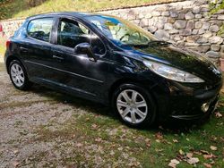 Usata 2009 Peugeot 207 Tre volumi | 3600 € (Buon prezzo)