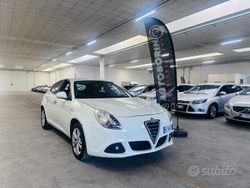 Bianco Usata 2012 Alfa Romeo Giulietta Distinctive Tre volumi | 5900 € (Buon prezzo)