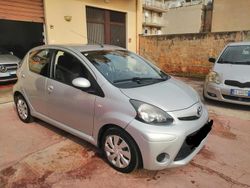 Argento Usata 2014 Toyota Aygo Due volumi | 5990 € (Ottimo prezzo)