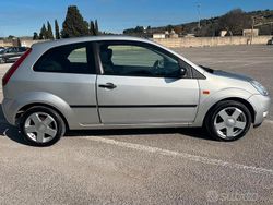 Grigio Usata 2004 Ford Fiesta Due volumi | 4200 €