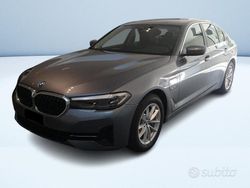 Grigio Nuova 2025 BMW 520 Comfort Edition Tre volumi | 61.280 € (Buon prezzo)