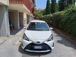 Bianco Usata 2018 Toyota Yaris Hybrid Active Tre volumi | 11.500 € (Buon prezzo)