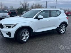 Bianco Usata 2023 Volvo XC40 Core SUV | 24.950 € (Buon prezzo)