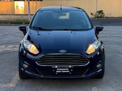 Blu Usata 2015 Ford Fiesta Tre volumi | 7990 € (Buon prezzo)