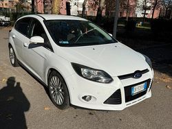 Bianco Usata 2012 Ford Focus Tre volumi | 5500 € (Buon prezzo)