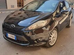 Nero Usata 2011 Ford Fiesta Due volumi | 3100 € (Buon prezzo)
