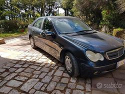 Blu Usata 2004 Mercedes C220 Tre volumi | 2500 €
