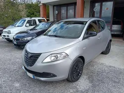 Argento Usata 2015 Lancia Ypsilon Due volumi | 8200 € (Buon prezzo)