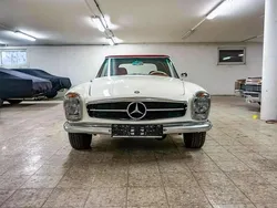 Beige Usata 1966 Mercedes 230 Cabrio | 61.000 €
