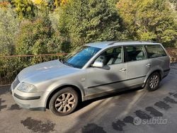 Grigio Usata 2002 VW Passat Tre volumi | 1500 € (Buon prezzo)