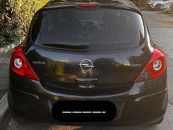Nero Usata 2010 Opel Corsa Club Tre volumi | 2500 € (Buon prezzo)