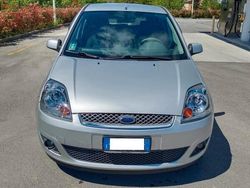 Grigio Usata 2007 Ford Fiesta Due volumi | 3000 € (Molto cara)