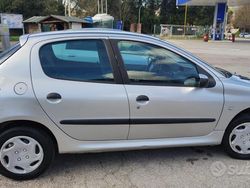 Grigio Usata 2001 Peugeot 206 Tre volumi | 2500 €