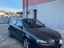 Grigio Usata 2009 Alfa Romeo 147 Due volumi | 3500 € (Molto cara)