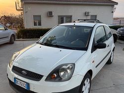 Bianco Usata 2006 Ford Fiesta Furgone | 1490 € (Buon prezzo)