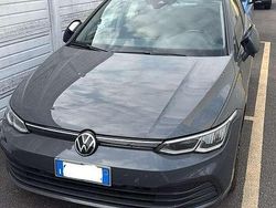 Grigio Usata 2021 VW Golf VIII Style Tre volumi | 21.000 € (Buon prezzo)