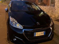 Nero Usata 2016 Peugeot 208 Active Due volumi | 5500 € (Buon prezzo)