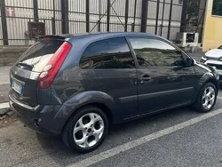 Usata 2006 Ford Fiesta Due volumi | 1200 € (Buon prezzo)