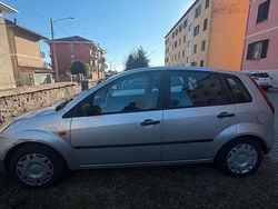 Grigio Usata 2004 Ford Fiesta Due volumi | 900 €