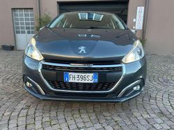 Grigio Usata 2017 Peugeot 208 Access Due volumi | 4500 € (Buon prezzo)